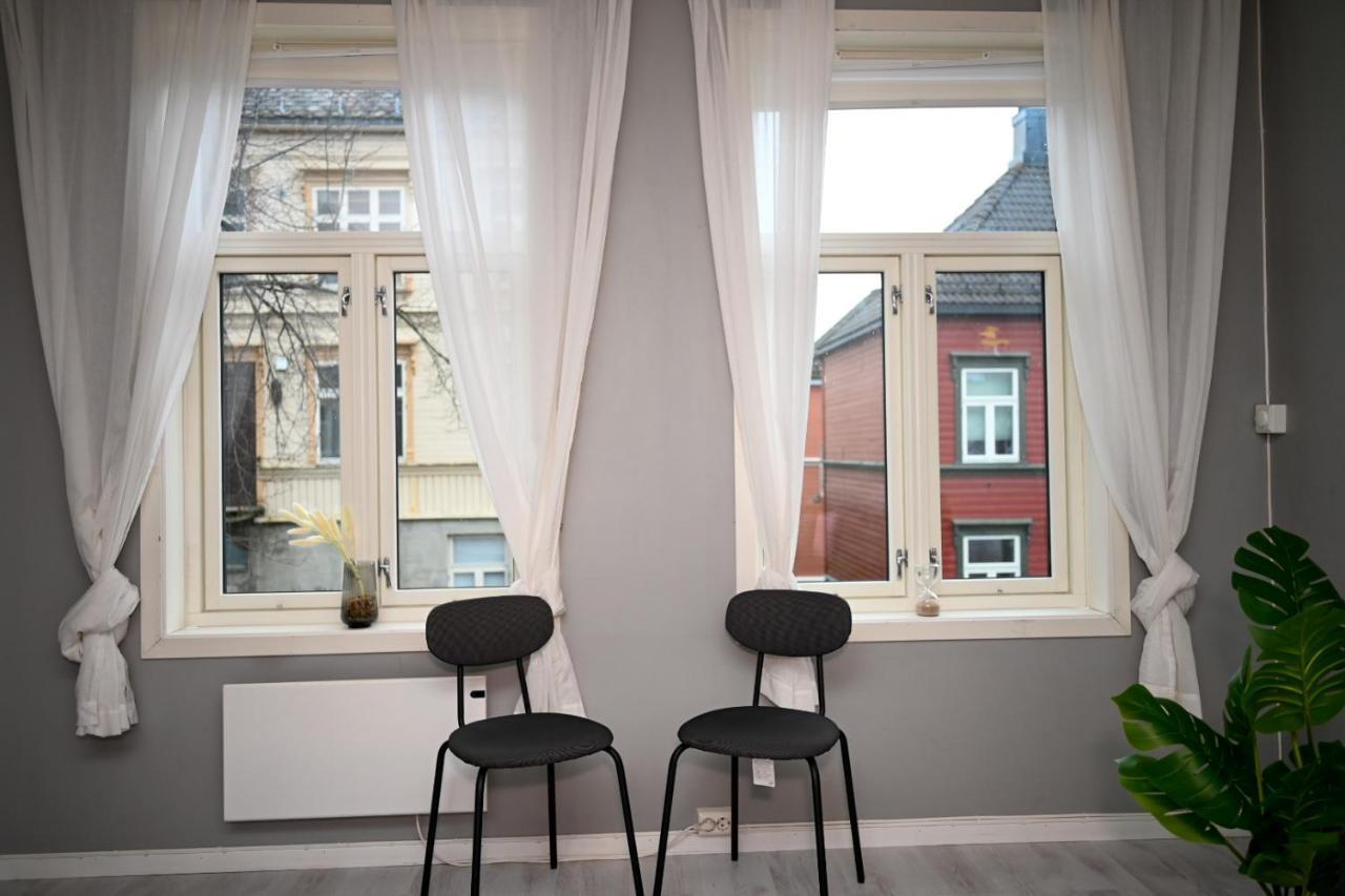 Moderne Ved Solsiden I Leilighet