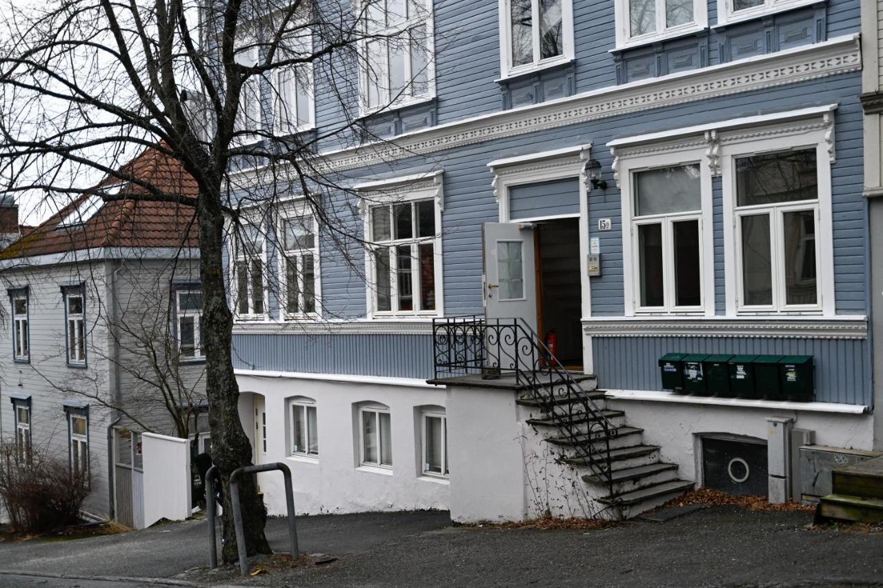 Moderne Ved Solsiden I Leilighet
